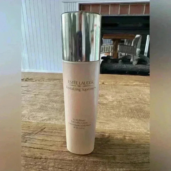 Estée Lauder Revitalizing Supreme + Youth Power Soft Milky Lotion~3.4oz~NEW!! - Picture 4 of 8